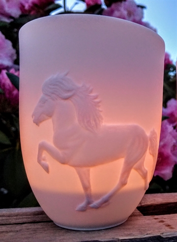 Porcelæn krus med tølt hest